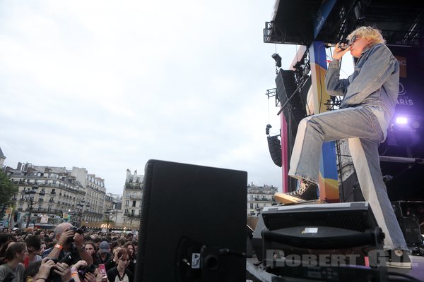 JOHNNY JANE - 2023-06-29 - PARIS - Parvis de l'Hotel de Ville - 